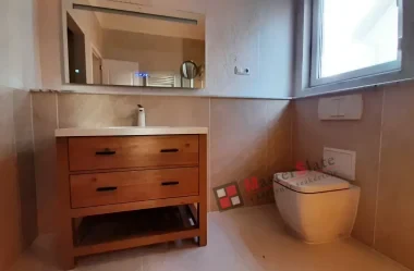 Kőfurnér falburkolat a fürdőszobában